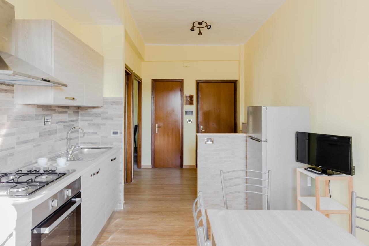 Le Rondini Apartment, 5 Persone, 2 Balconi, Policlinico Tor Vergata E Casilino Rome Exterior photo
